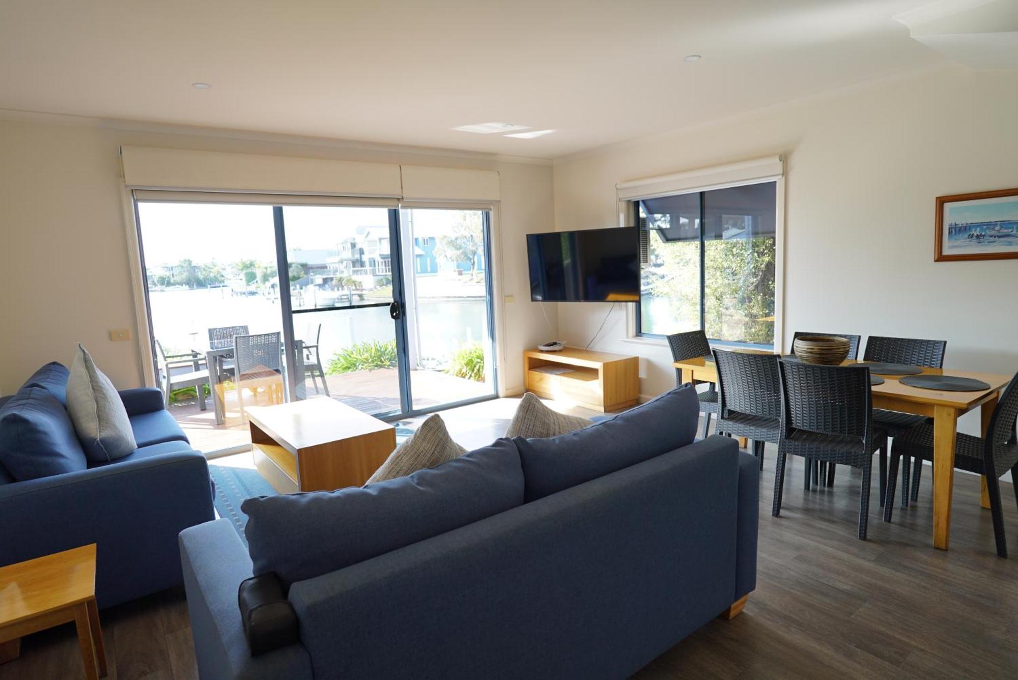 Captains Cove Resort - Waterfront Apartments Paynesville Zewnętrze zdjęcie