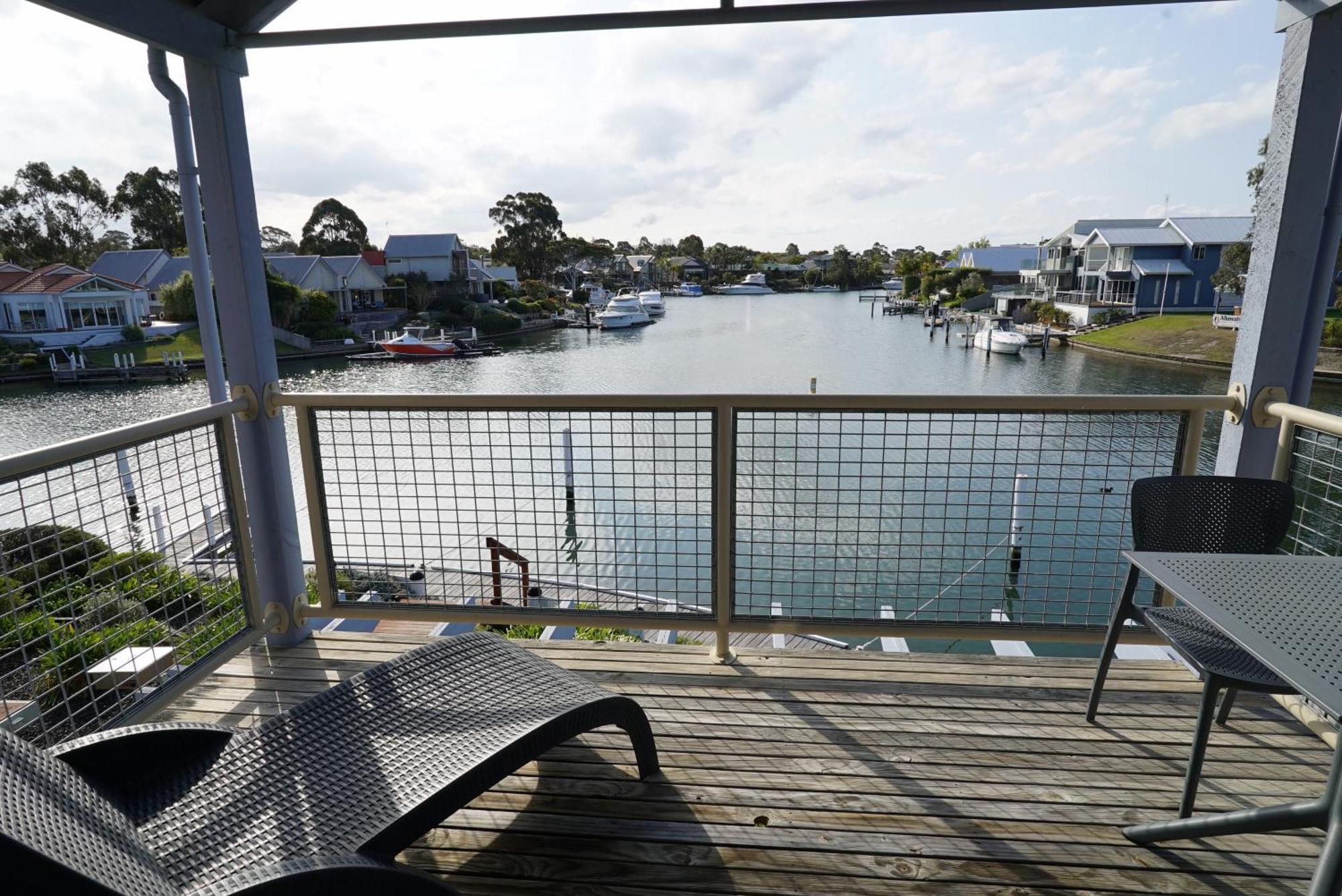 Captains Cove Resort - Waterfront Apartments Paynesville Zewnętrze zdjęcie